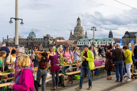 The organiser of Dresden is (s) t bunt is the Cellex Foundation. The motto of this year's banquet