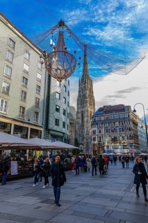 Christmas lights and passers-by in the Graben pedestrian zone, St Stephen's Cathedral in the