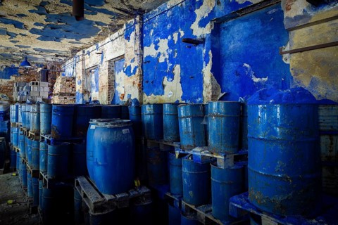Schindler's blue colour factory is located directly on the Zwickauer Mulde river and belongs to the