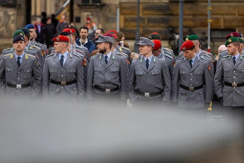 Public roll call of the Army Officers' School on Theatre Square: Bundeswehr honours and bids