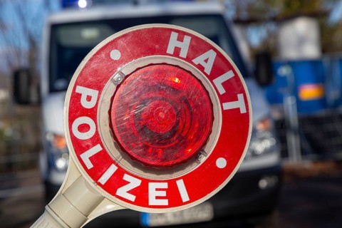 Police check: close-up of a police trowel with the inscription HALT POLIZEI in front of a police