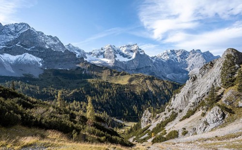 Mountain panorama with steep rocky peaks, yellow-coloured larches in autumn, view of Laliderspitze,