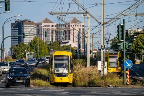 Road traffic, tram on Altendorfer Straße, in the background the town hall, left and the Weststadt