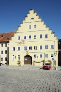 Yellow building with stepped gable, market square, Feuchtwangen, Middle Franconia, Franconia,
