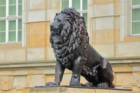 Large bronze lion figure with mane, sculpture, lion's mane, Ducal Museum, Schlossplatz, Gotha,