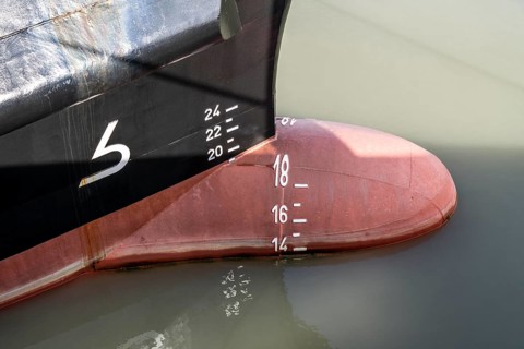 Bead bow or bow bead, on a ship, reduces fuel consumption and increases speed, Taylor bead
