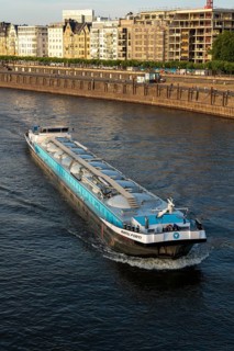Tanker specially designed for bulk goods in powder form, 8 pressurised cargo tanks with 1258 m3,