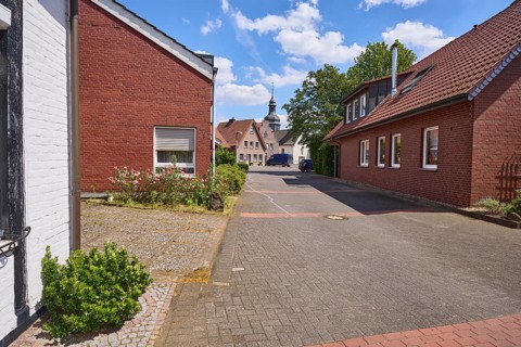 Small housing estate and St Mauritius Church in the Hausdülmen district, Dülmen, Münsterland,