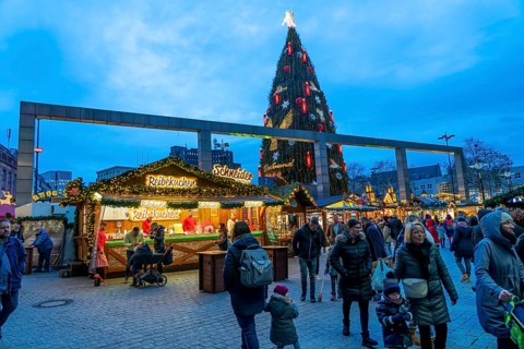 Christmas market in Dortmund, Hansaplatz, the market with the world's largest Christmas tree, North