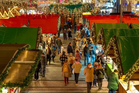 Pre-Christmas period, Christmas market on Kennedyplatz in the city centre of Essen, North