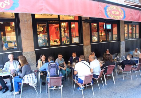 People drinking outside, Cerveceria 100 Montaditos chain bar pub, Madrid city centre, Spain, Europe