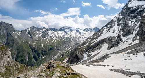 Mountain landscape, view into the valley Floitengrund with mountain peak Greizer Spitze with snow,
