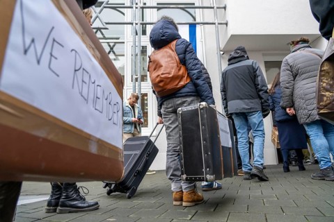 Suitcase march in Recklinghausen, for the 2nd time over 500 people walk through Recklinghausen,