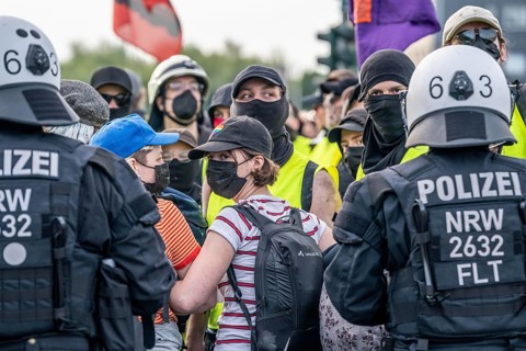 Demonstration against the AFD party conference in Essen, blockade of Alfredstraße, bridge over the