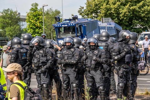 Police at the demonstration against the AFD party conference in Essen, several tens of thousands of