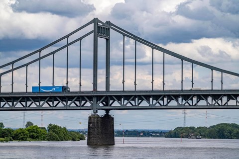 The Krefeld-Uerdingen Bridge over the Rhine, between Krefeld and Duisburg, bridle belt bridge from