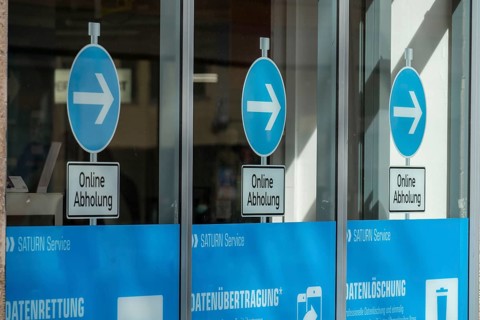 Bochum city centre, during the third Corona crisis lockdowns, Kortumstraße, shop window of the