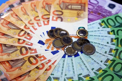 Eurobanknoten (Euroscheine) und -münzen / euro bills and coins