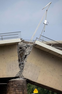 Fracture site on the Carola Bridge after the collapse of parts in Dresden, 11/09/2024