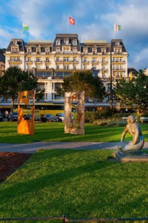 Works of art on the promenade, hotel, building, summer, summer holiday, summery, evening mood,