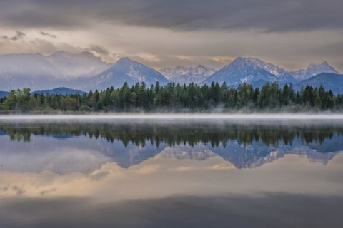 Sunrise, Lake Hopfensee, near Füssen, Ostallgäu, with the Tannheim Mountains behind, Allgäu,
