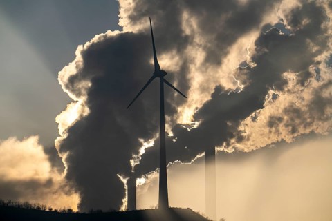 Windpark Halde Oberscholven, smoke clouds from the cooling tower and chimney of the Uniper