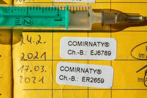 Vaccination booklet, proof of double vaccination with the Corona vaccine from BioNTEch/Pfizer,
