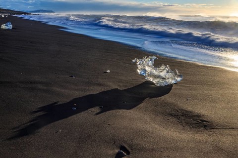 Ice floes on the beach, waves, sunny, morning mood, winter, Diamond Beach, Breidamerkursandur,