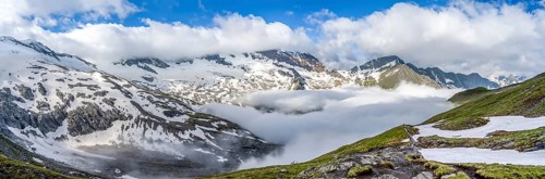 Mountain panorama with high fog in the valley, summit Hochfeiler, Hoher Weißzint and Hochsteller