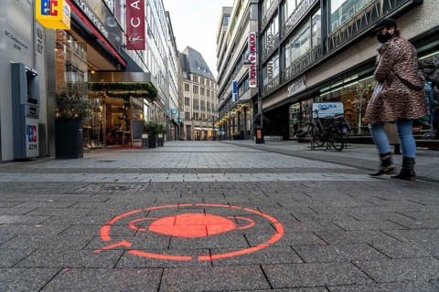 First day of the Christmas lockdown in the Corona crisis, empty shopping street, closed shops,