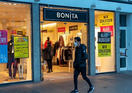 Duisburg city centre, Königstrasse shopping street, branch of the Bonita fashion chain closes,