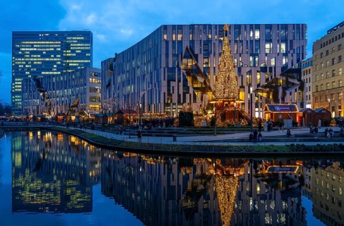 Christmas market, at the Kö-Bogen shopping centre, in the city centre of Düsseldorf, at the back