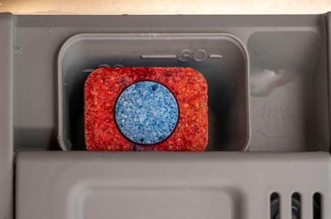 Dishwasher, cleaning taps, dishwasher tabs, washing-up liquid