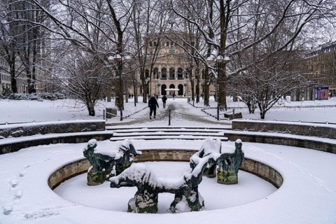 Winter in the city, Alte Oper, Opera House, Lucas Fountain, Bergmann Park, Marshall Fountain,