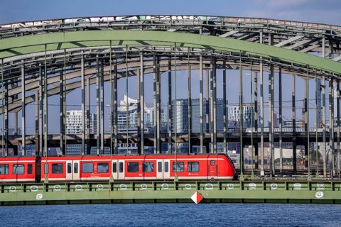 Railway Elbbrücken, at Elbbrücken station, spanning the Norderelbe, S-Bahn, in the background the