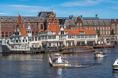 Amsterdam Central, Central Station, Stationsplein, starting point for many excursions, canal