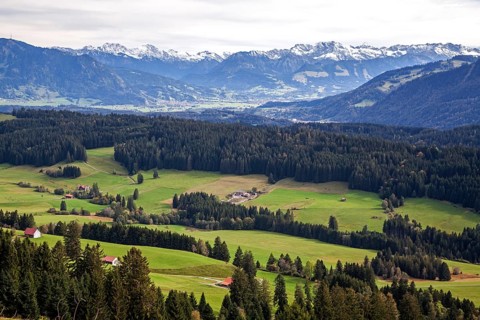 View from the Hauchenberg ridge to the Illertal valley and mountains of the Allgäu Alps, Missen,