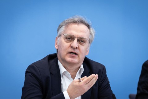 Prof. Dr Torsten Schmidt, RWI 'Äì Leibniz Institute for Economic Research, Essen, at a federal