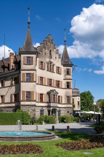 The historic Seeburg Castle with integrated catering and event location in the Seeburgpark on the