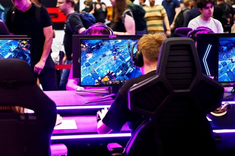 Visitors in front of screens with a computer game, Gamescom trade fair, the world's largest trade