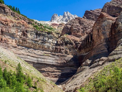 GEOPARC Bletterbach canyon, layers of sediments, stratum, mount Weisshorn in the back, Aldein,