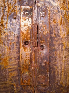 Vintage door hinges, rust, mobile photo