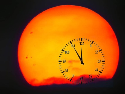 Symbolic image, sun, five to twelve, clock, climate change, global warming, drought, heat