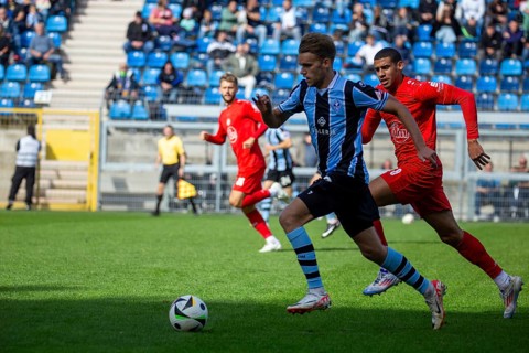 Football 3rd division, season 2024/25, matchday 8: Waldhof Mannheim vs Rot-Weiß Essen. On the ball: