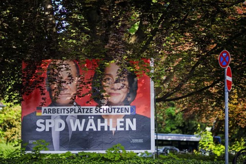 An SPD election poster for the European elections with Federal Chancellor Olaf Scholz and lead
