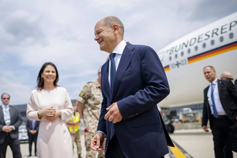 Annalena Bärbock (Alliance 90/The Greens), Federal Foreign Minister, and Olaf Scholz (SPD), Federal