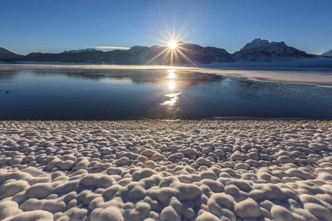 Sunrise at a lake in front of mountains, snow, winter, Forggensee, Königswinkel, view of Tegelberg