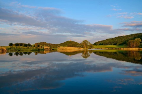 Lake with reflection in spring with castle at sunset, Veste Wachsenburg, Amt Wachsenburg, Drei