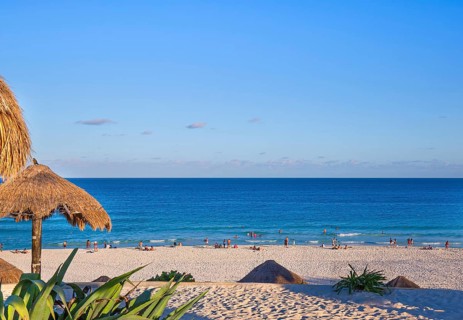 Playa Delfines (Dolphin Beach) nicknamed El Mirador (The Lookout) – one of the most scenic public