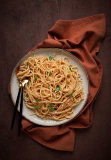 Spaghetti carbonara, in creamy garlic sauce, pasta in white sauce, homemade, no people
